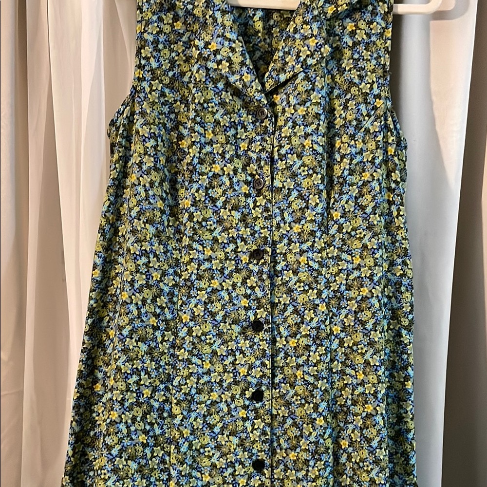 Floral Sleeveless Button-Up Top
